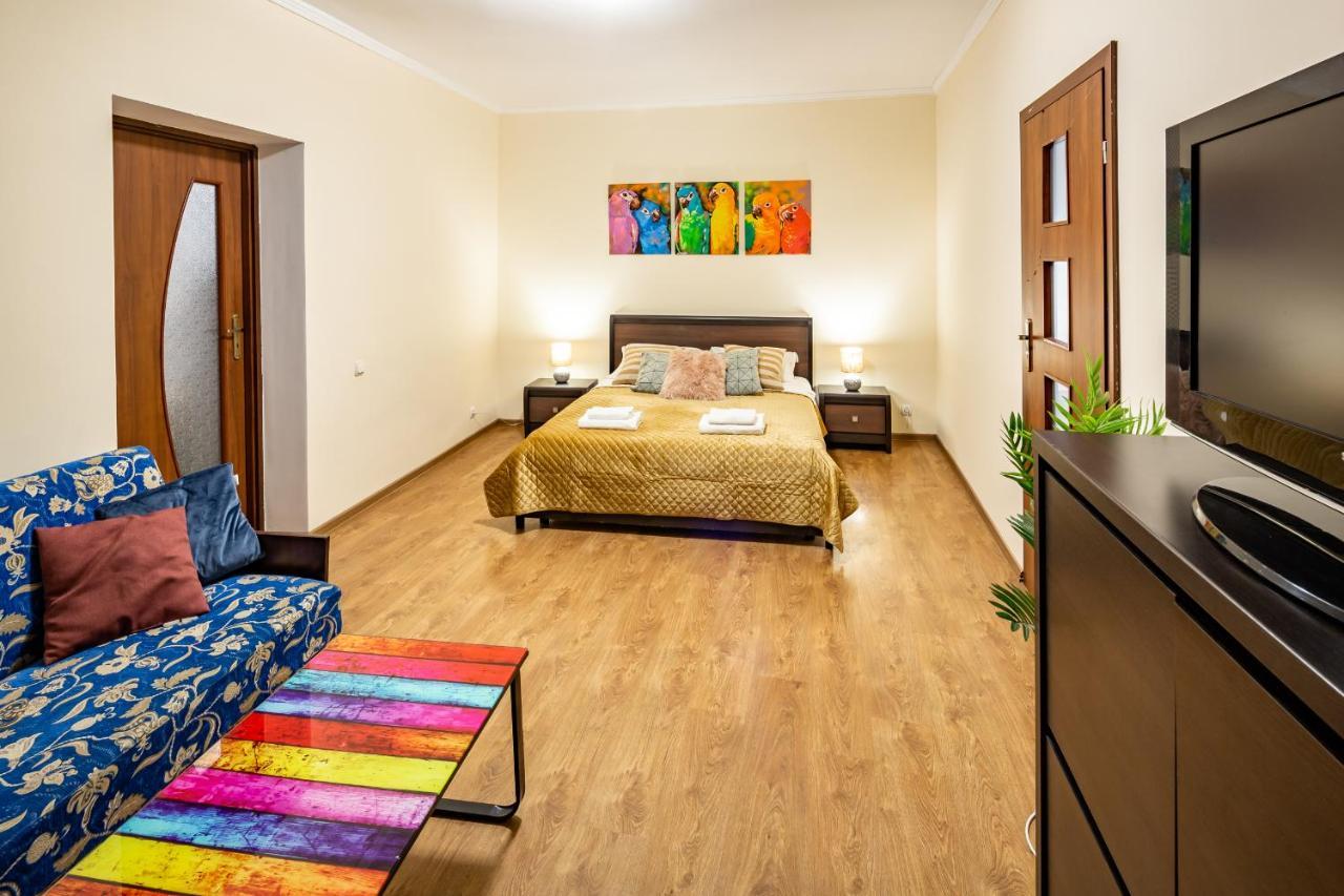 Rainbow Apartment Near Rynok Sq 리비프 외부 사진